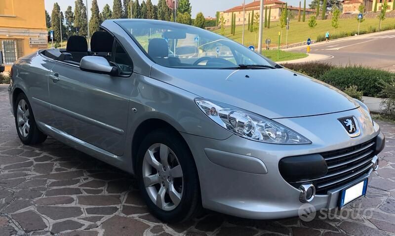 Usata Peugeot 307 CC 109 CV (80 kW) 2007 Argento Cabrio