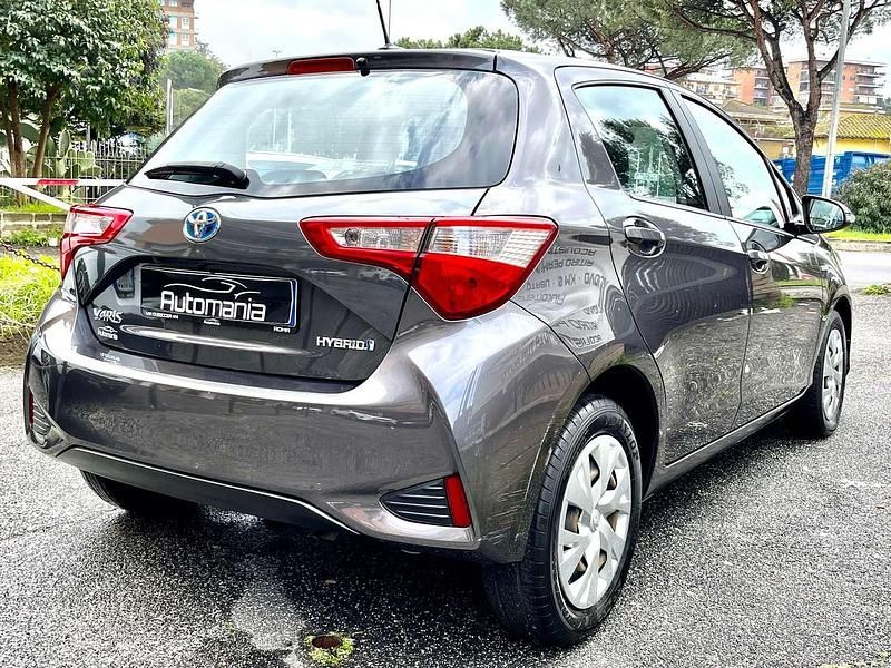 Usata Toyota Yaris Hybrid Business Edition 92 CV (67 kW) 2020 Grigio Berlina