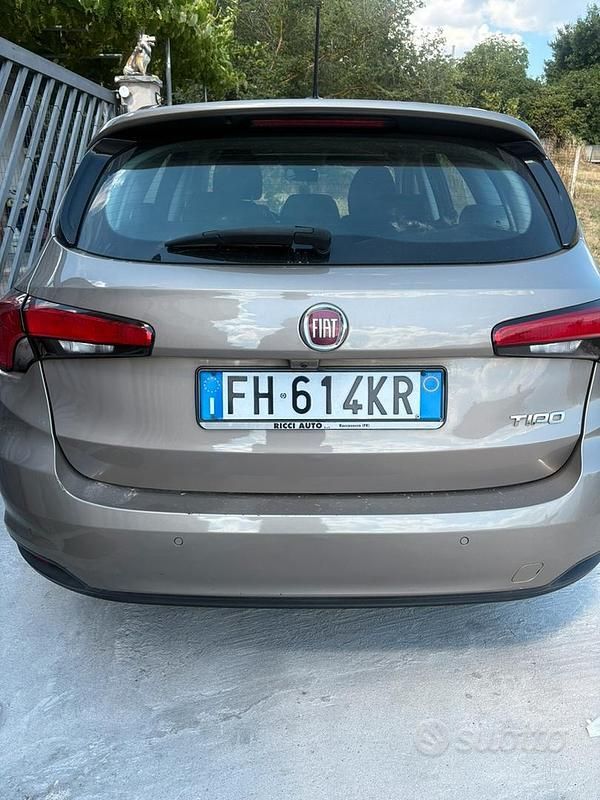 Usata Fiat Tipo 120 CV (88 kW) 2017 Marrone Station wagon