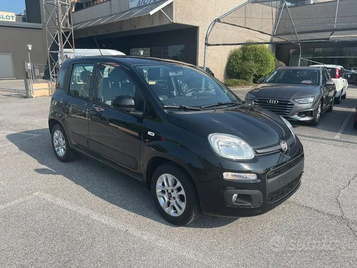 Usata Fiat Panda Lounge 69 CV (50 kW) 2017 Nero Utilitaria