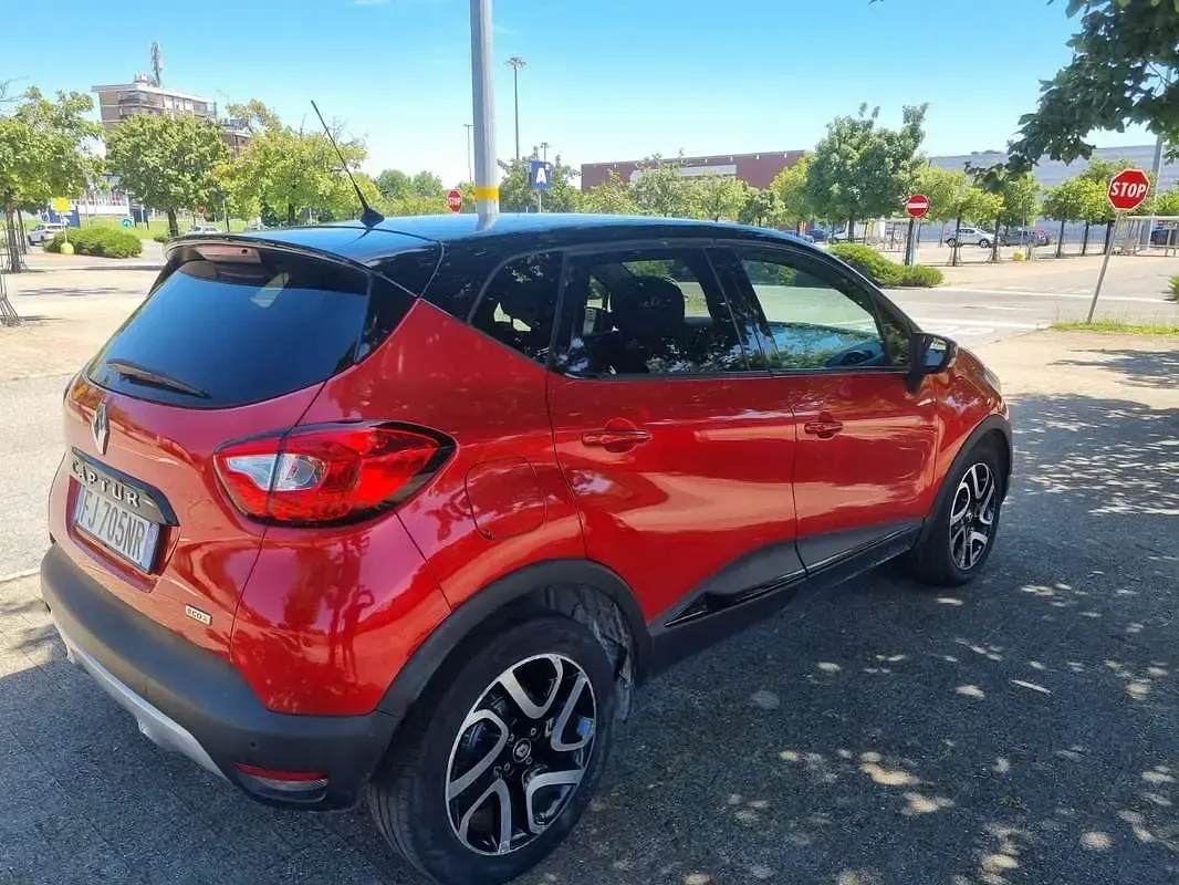 Usata Renault Captur 90 CV (66 kW) 2017 Rosso SUV
