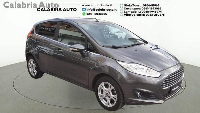 Usata Ford Fiesta Titanium 100 CV (73 kW) 2017 Grigio scuro