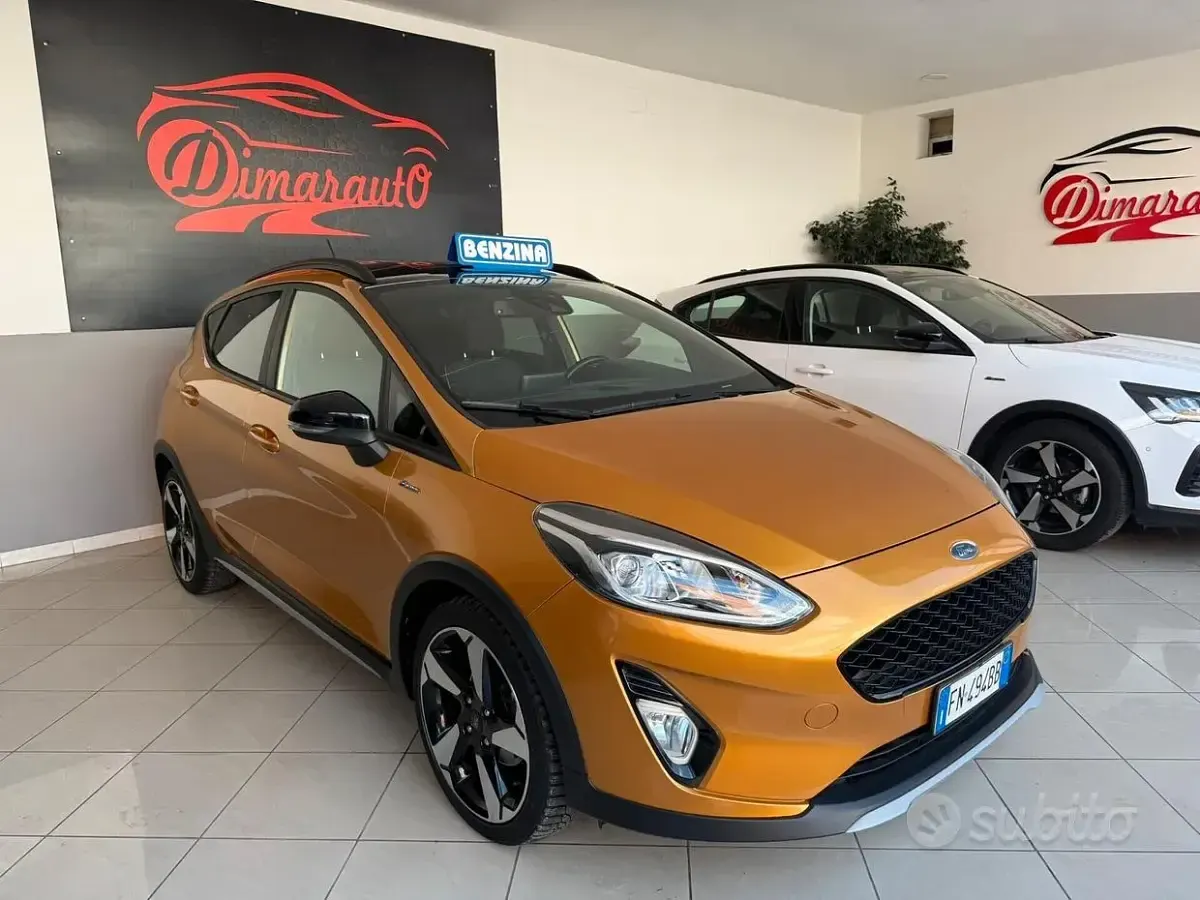 Usata Ford Fiesta 100 CV (73 kW) 2018 Marrone Utilitaria