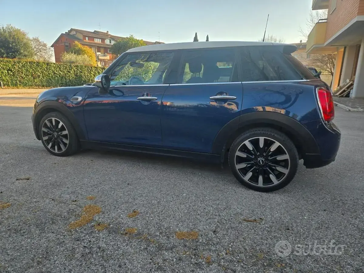 Usata Mini ONE Hype 102 CV (75 kW) 2015 Blu/azzurro Utilitaria