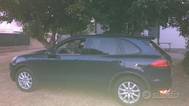 Usata Porsche Cayenne 250 CV (183 kW) 2011 Blu SUV