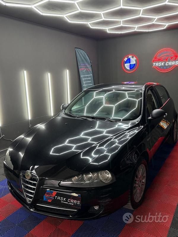 Usata Alfa Romeo 147 119 CV (87 kW) 2007 Nero Utilitaria