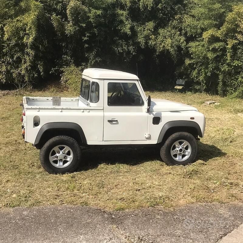 Usata Land Rover Defender 86 CV (63 kW) 2007 Bianco SUV