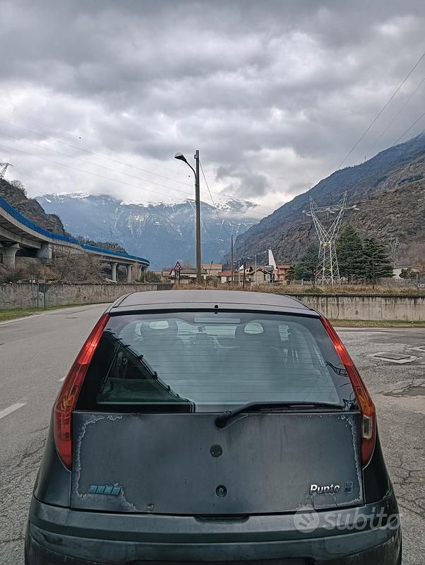 Usata Fiat Punto 60 CV (44 kW) 2001 Grigio Utilitaria