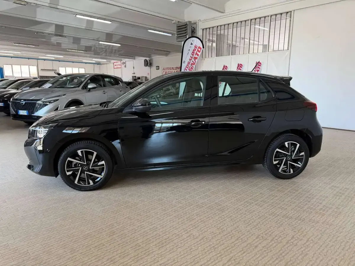 Usata Opel Corsa 101 CV (74 kW) 2025 Nero metalizzato Utilitaria