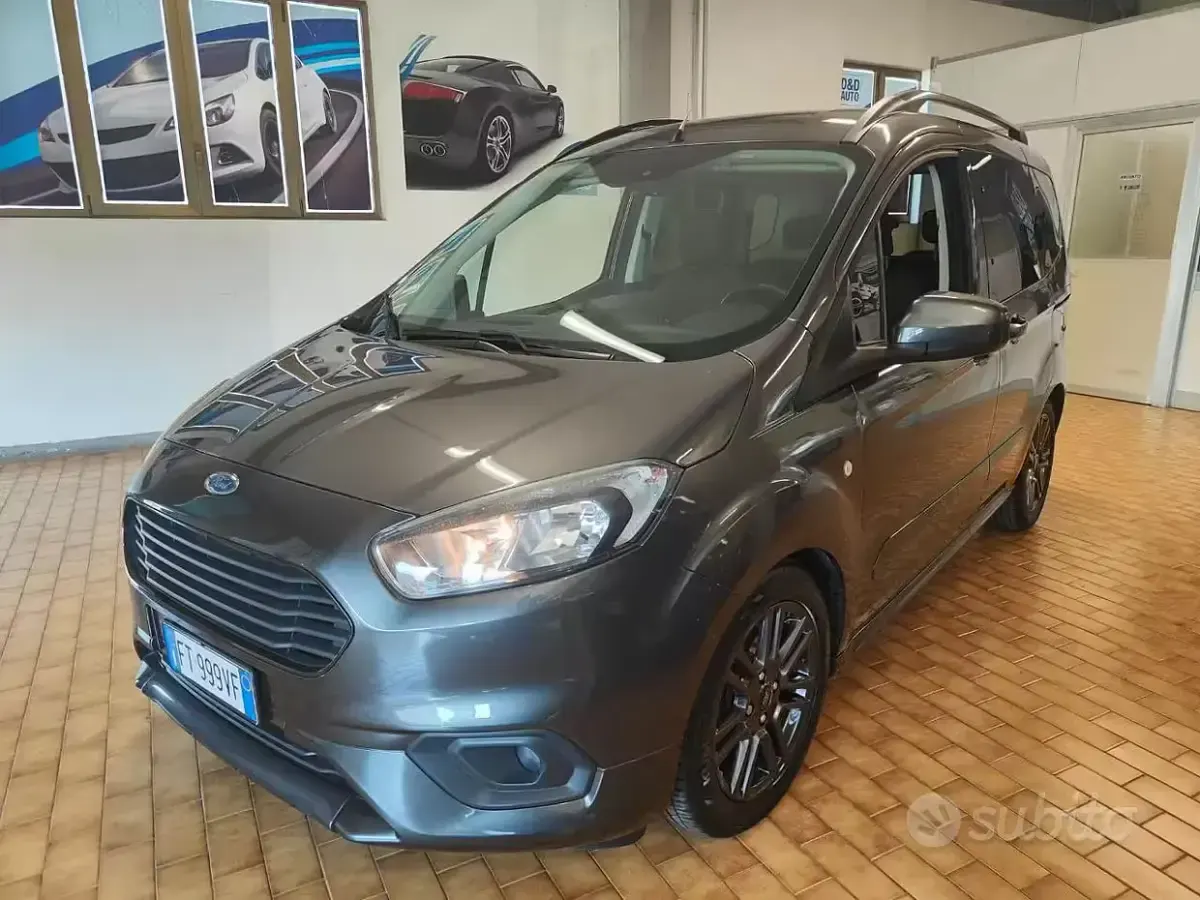 Usata Ford Tourneo Courier Sport 101 CV (74 kW) 2019 Grigio scuro Monovolume