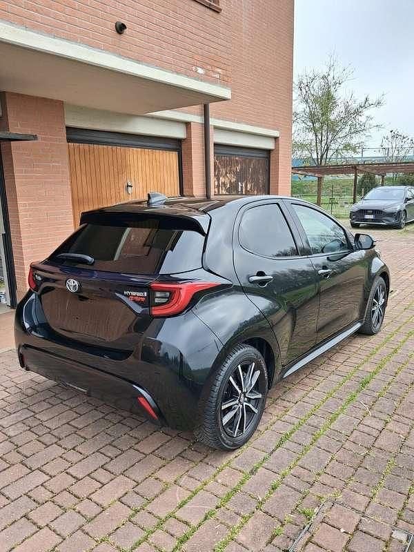 Usata Toyota Yaris Hybrid Lounge 131 CV (96 kW) 2022 Berlina