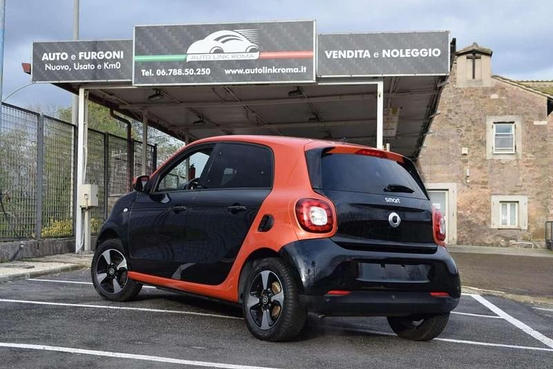 Usata Smart ForFour 71 CV (52 kW) 2018 Nero/arancio / pastello Utilitaria