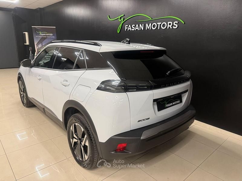 Usata Peugeot 2008 Allure 101 CV (74 kW) 2024 Bianco SUV