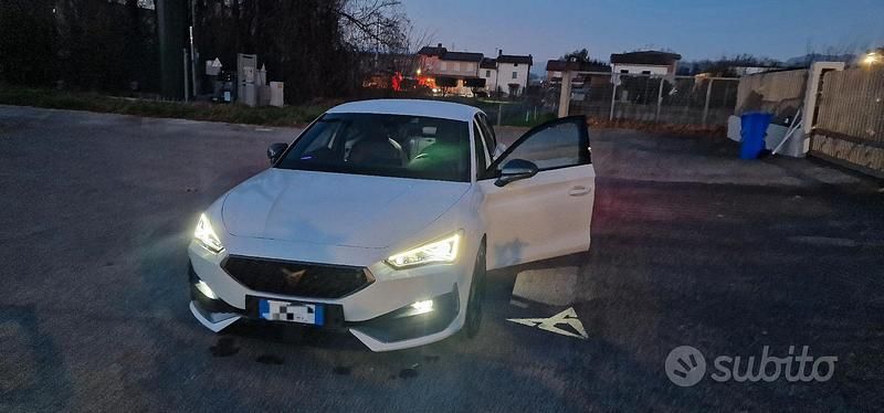 Usata Cupra Leon 190 CV (139 kW) 2024 Bianco Berlina