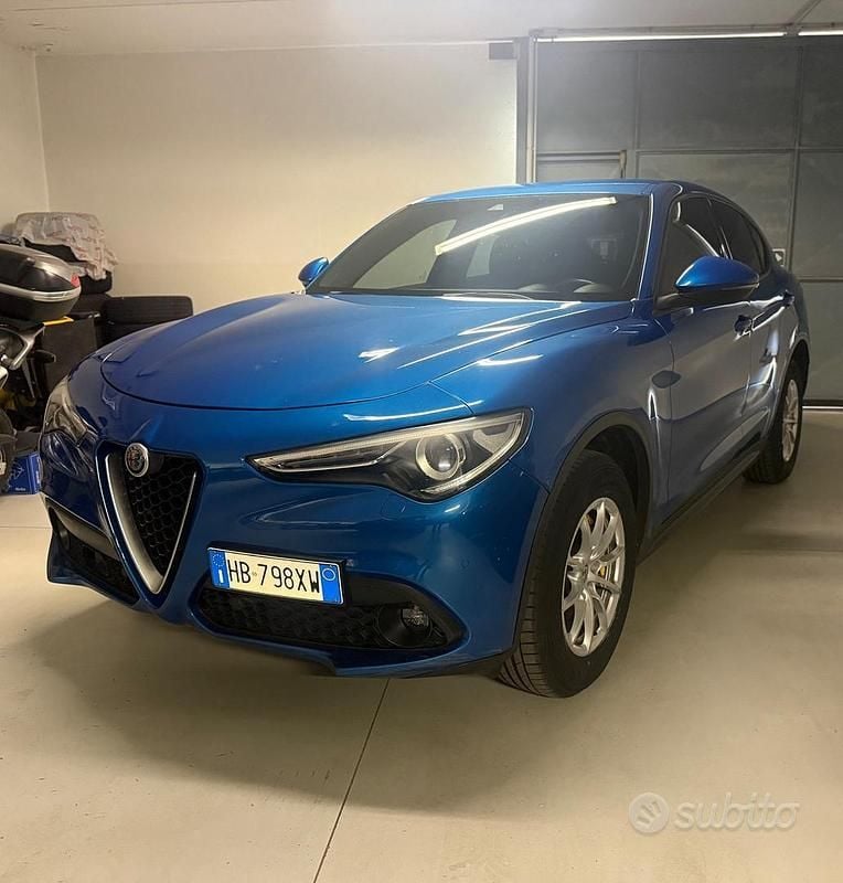 Usata Alfa Romeo Stelvio Executive 210 CV (154 kW) 2017 Blu SUV