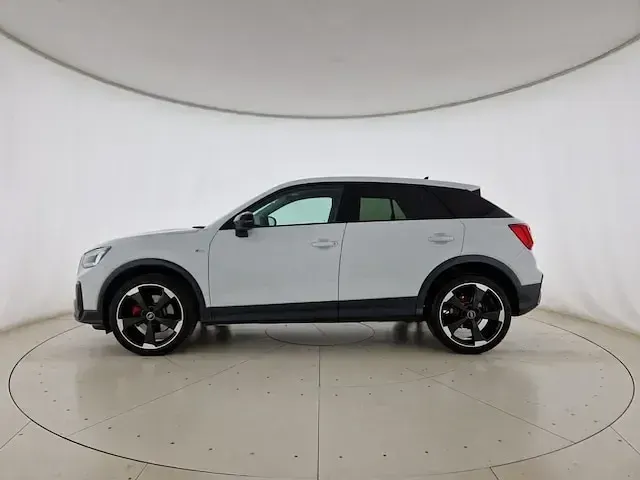 Usata Audi Q2 Ambiente 150 CV (110 kW) 2024 Bianco ghiacciaio metallizzato SUV