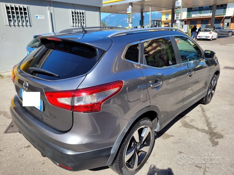 Usata Nissan Qashqai N-Connecta 131 CV (96 kW) 2015 Grigio SUV