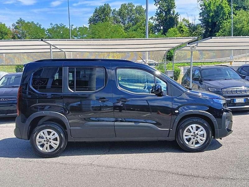 Neu Peugeot Rifter Allure 102 PS (75 kW) 2025 Schwarz Van / Kleinbus