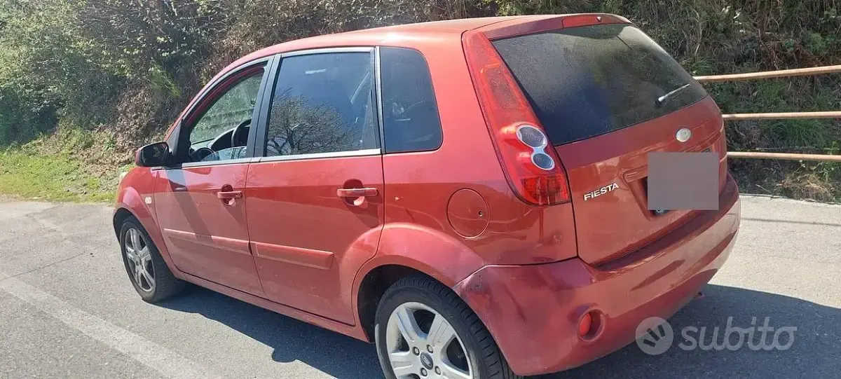 Usata Ford Fiesta 75 CV (55 kW) 2008 Rosso Utilitaria