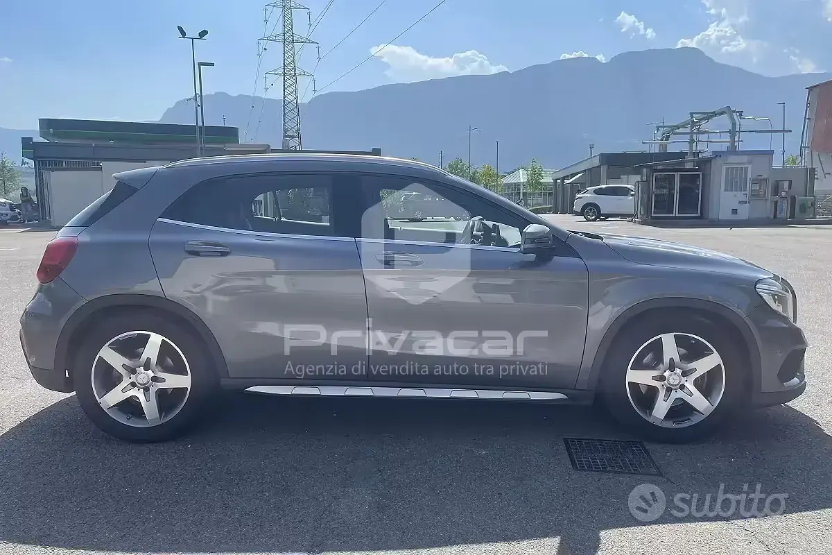 Usata Mercedes GLA250 Premium 211 CV (155 kW) 2017 Grigio SUV