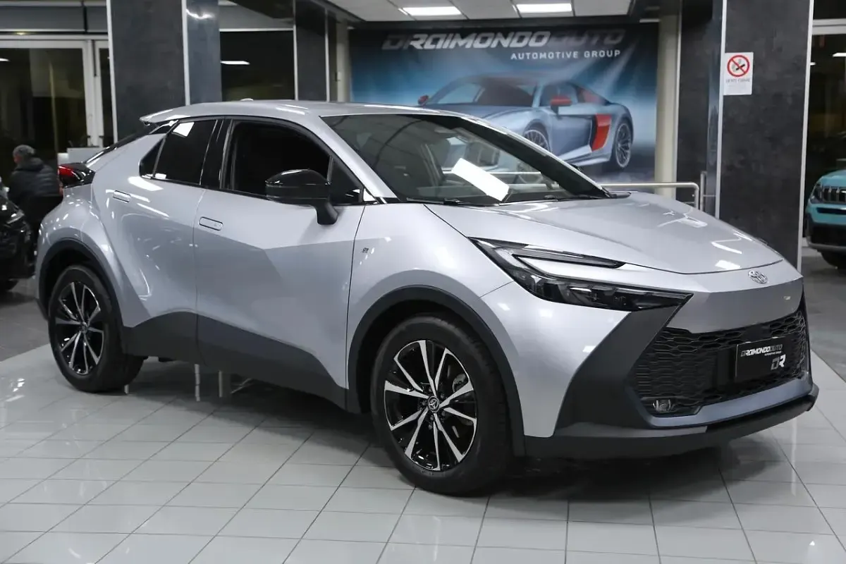 Usata Toyota C-HR Trend 98 CV (72 kW) 2025 Argento SUV