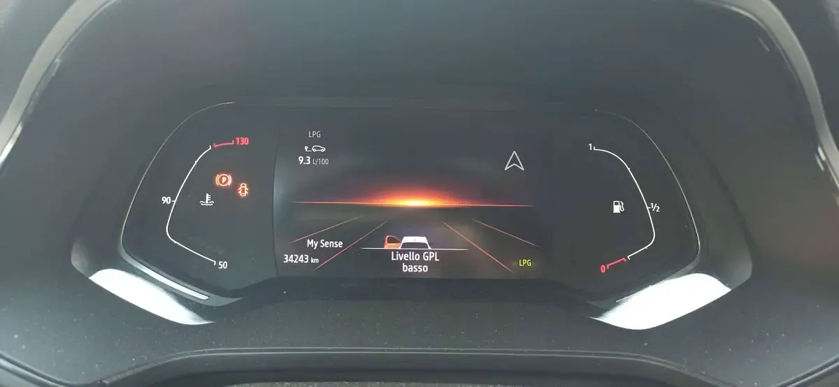 Usata Renault Captur Techno 101 CV (74 kW) 2023 Grigio SUV