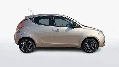 Usata Lancia Ypsilon Gold 69 CV (50 kW) 2018 Oro Utilitaria