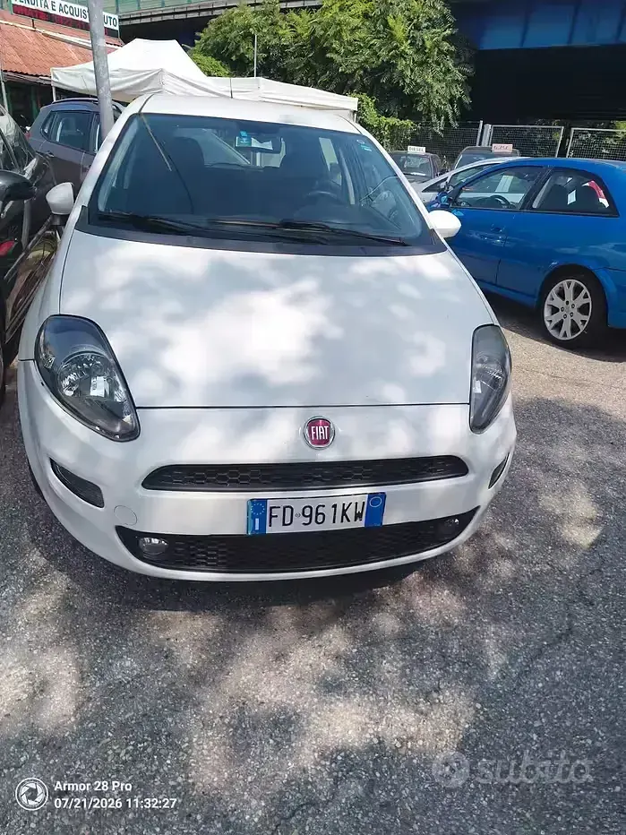 Usata Fiat Punto Lounge 69 CV (50 kW) 2016 Bianco Utilitaria