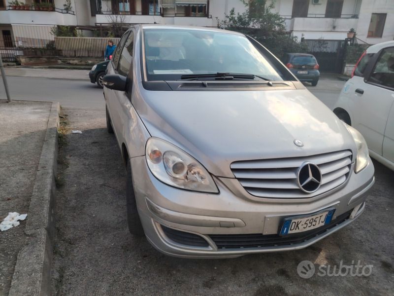Usata Mercedes B180 109 CV (80 kW) 2007 Grigio Monovolume