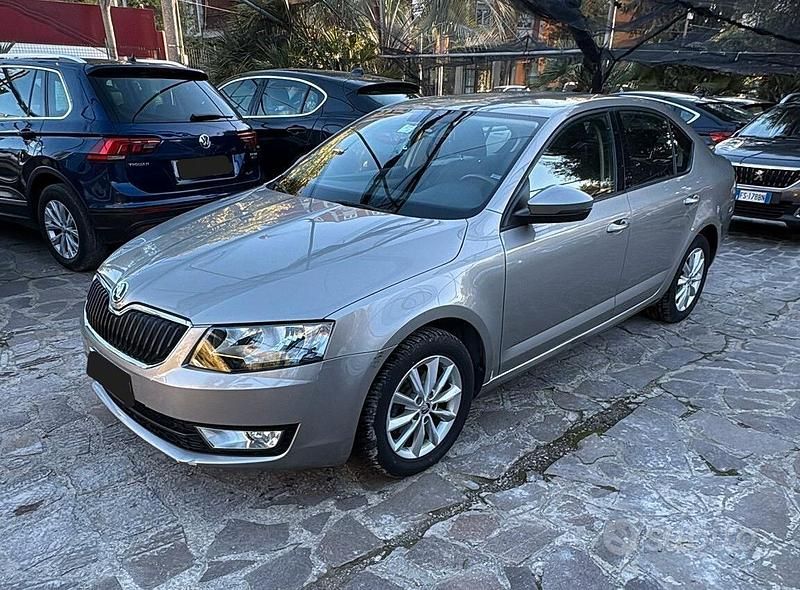 Usata Skoda Octavia Elegance 105 CV (77 kW) 2015 Grigio Berlina