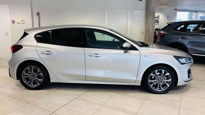 Usata Ford Focus ST-Line 155 CV (114 kW) 2025 Moondust silver Berlina
