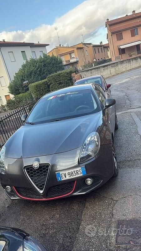 Usata Alfa Romeo Giulietta 105 CV (77 kW) 2013 Grigio Utilitaria