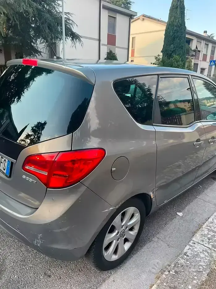 Usata Opel Meriva 95 CV (69 kW) 2011 Bluazzurro Monovolume