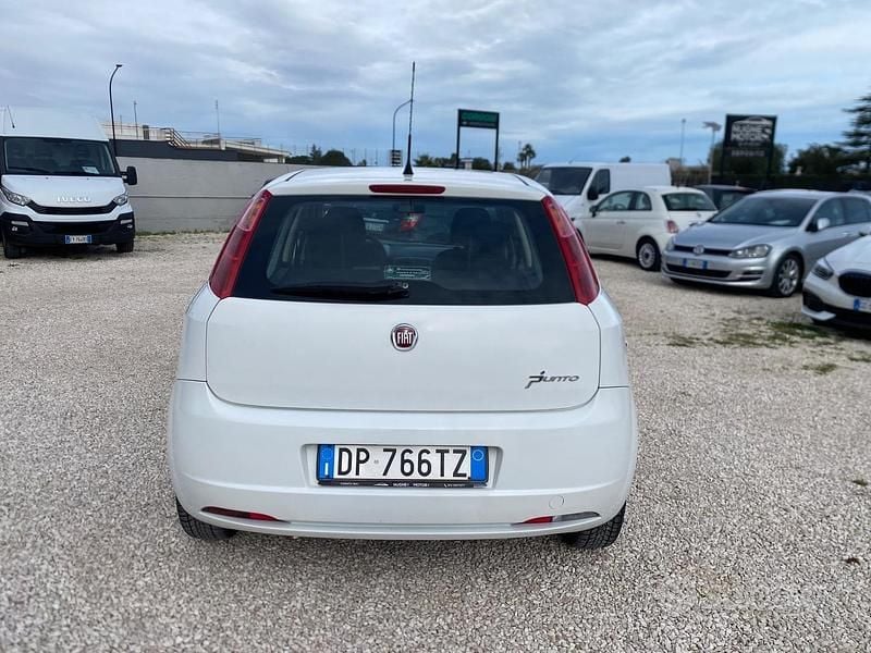 Usata Fiat Grande Punto Dynamic 65 CV (47 kW) 2008 Bianco Utilitaria