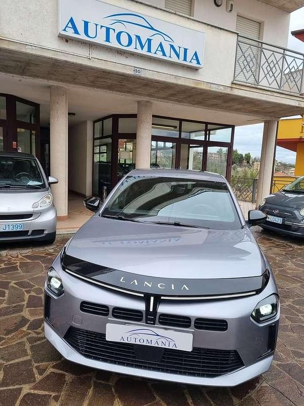 Usata Lancia Ypsilon 101 CV (74 kW) 2025 Argento Utilitaria