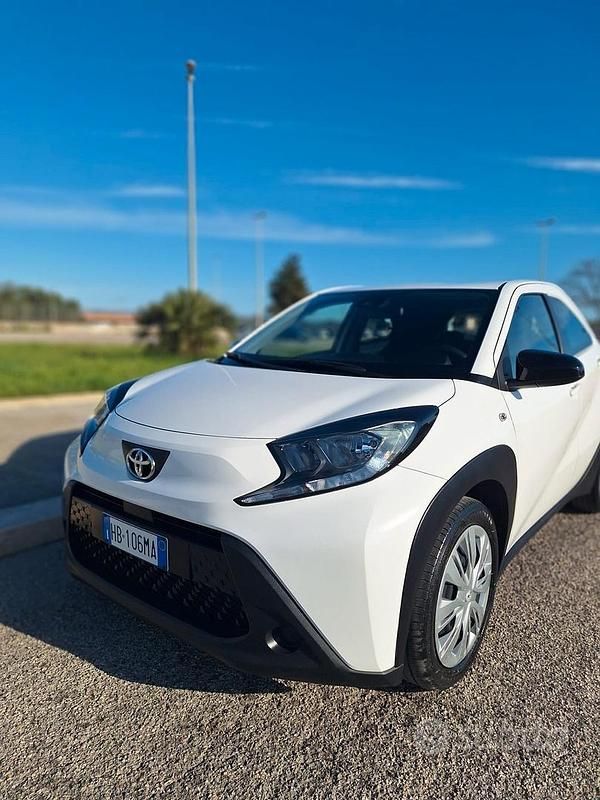 Usata Toyota Aygo X Lounge 72 CV (52 kW) 2023 Bianco SUV