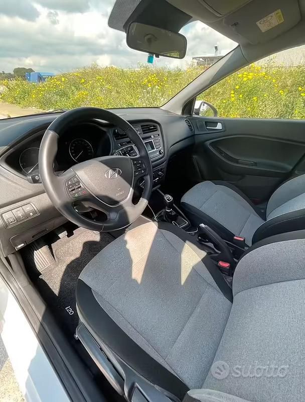 Usata Hyundai i20 75 CV (55 kW) 2015 Berlina
