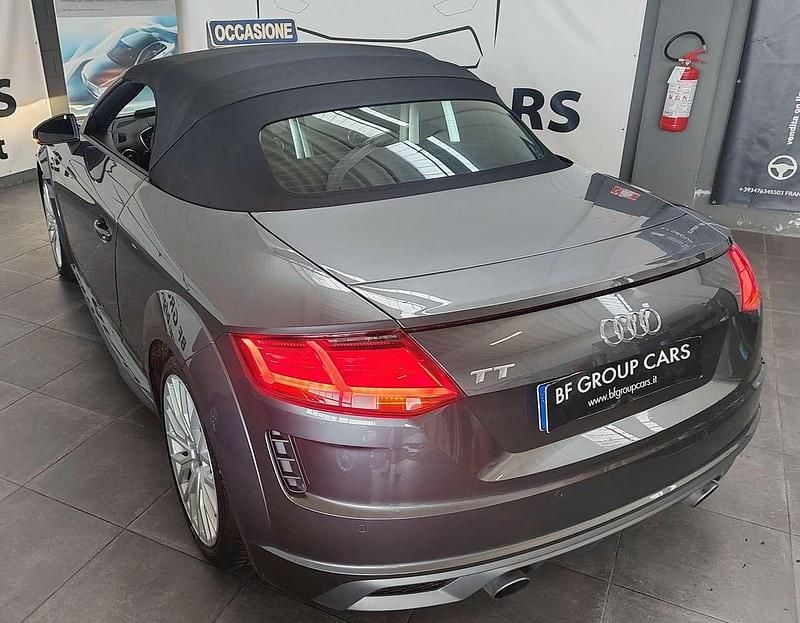 Usata Audi TT Roadster S-Line 197 CV (144 kW) 2019 Grigio medio Cabrio
