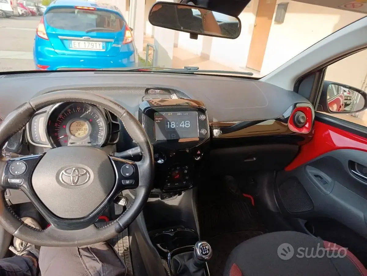 Usata Toyota Aygo City 69 CV (50 kW) 2017 Rosso Utilitaria