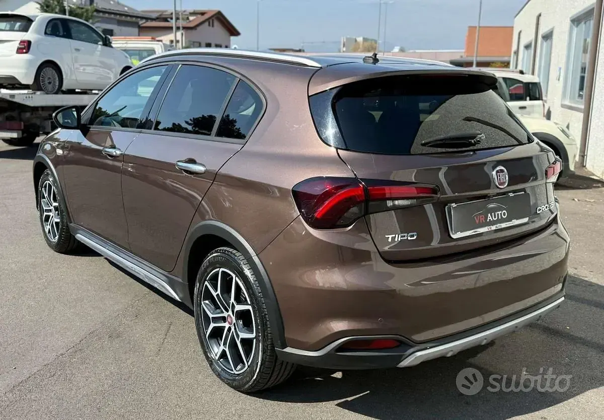 Usata Fiat Tipo Cross 101 CV (74 kW) 2021 Marrone Berlina