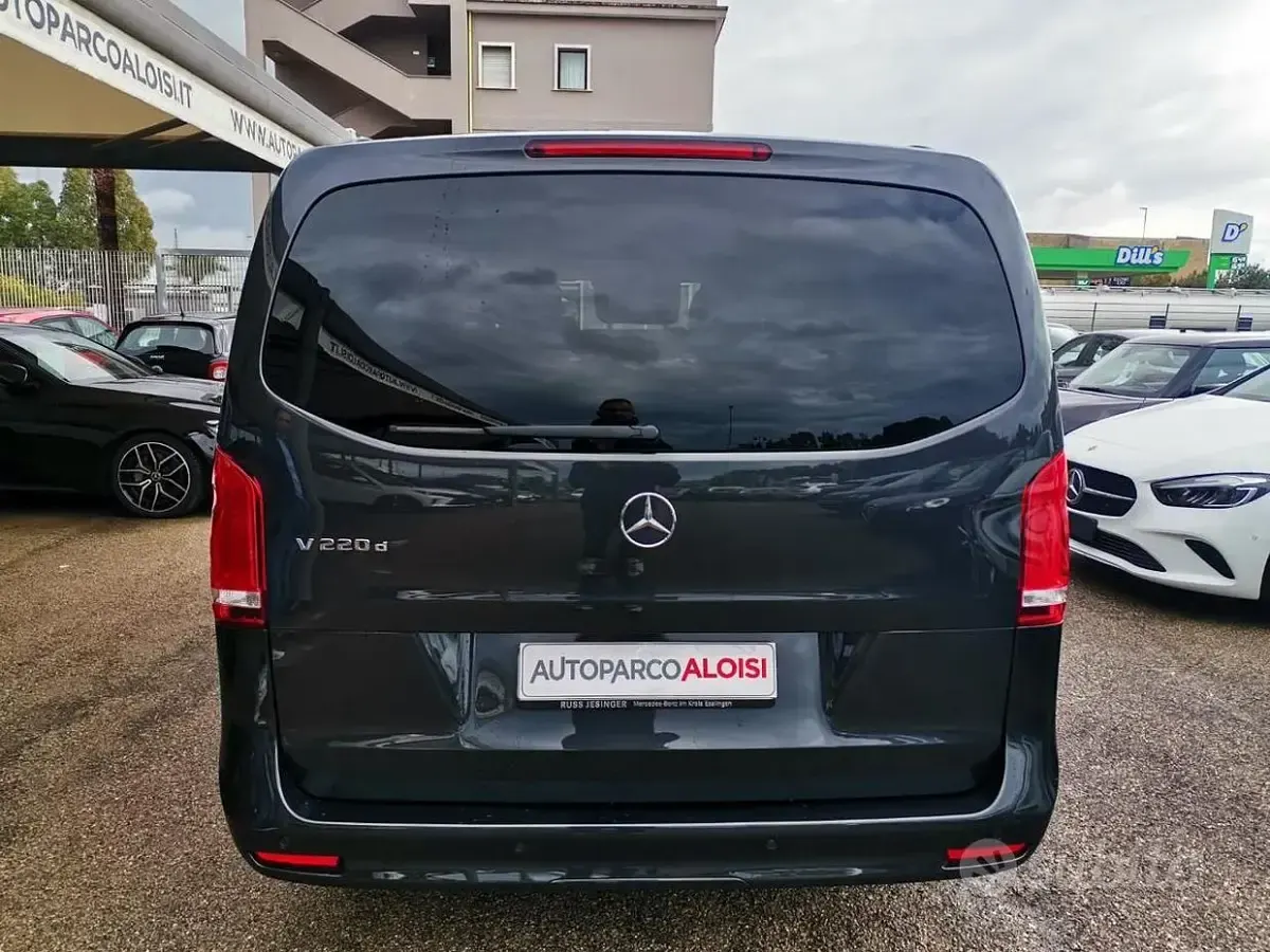 Usata Mercedes V220 Exclusive 163 CV (119 kW) 2022 Grigio Monovolume