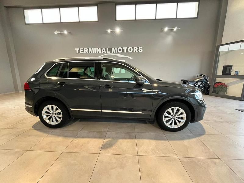 Usata VW Tiguan Life 150 CV (110 kW) 2021 Grigio SUV