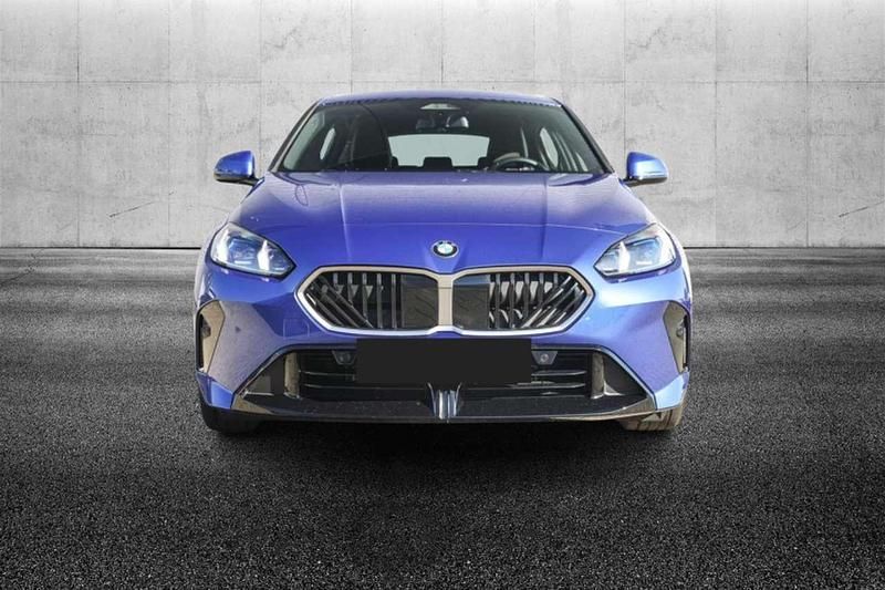 Usata BMW 120 M Sport 156 CV (114 kW) 2025 Blu/azzurro Utilitaria