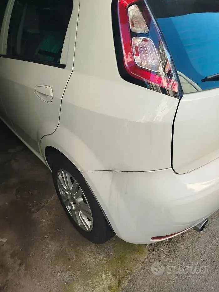 Usata Fiat Punto Lounge 75 CV (55 kW) 2015 Utilitaria