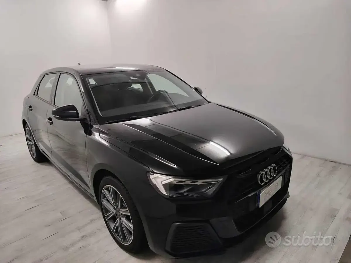 Usado Audi A1 110 CV (80 kW) 2023 Negro SUV
