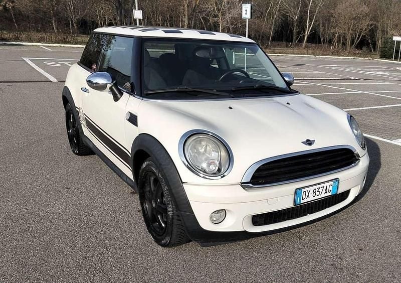 Usata Mini ONE 75 CV (55 kW) 2009 Beige Utilitaria