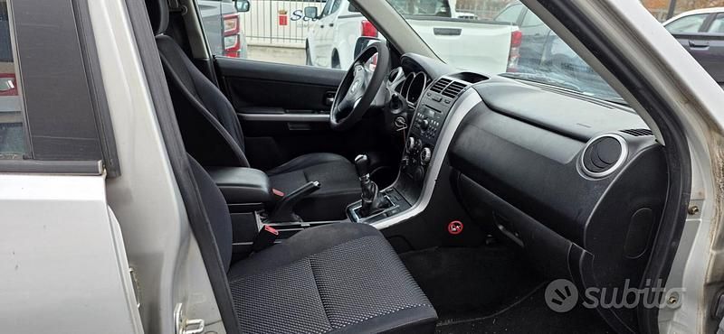 Usata Suzuki Grand Vitara 140 CV (102 kW) 2006 Grigio SUV