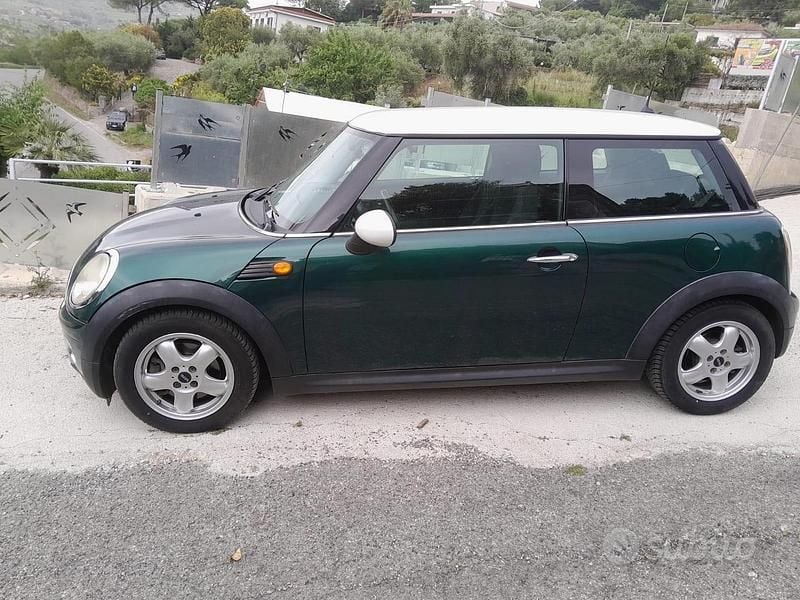 Usata Mini Cooper D 110 CV (80 kW) 2008 Verde Utilitaria
