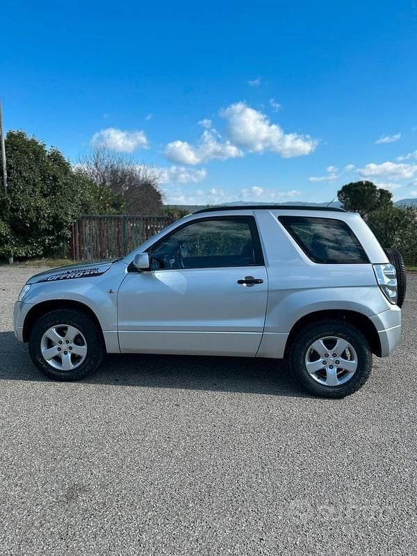 Usata Suzuki Grand Vitara 107 CV (78 kW) 2006 Grigio SUV