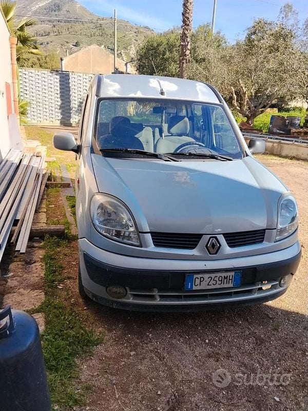 Usata Renault Kangoo 65 CV (47 kW) 2004 Berlina